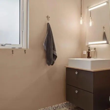 Scenic Summer House With Space For The Family Сasa de vacaciones *