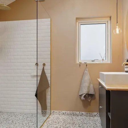 Scenic Summer House With Space For The Family Сasa de vacaciones *