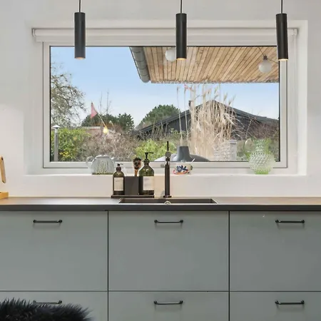 Scenic Summer House With Space For The Family Сasa de vacaciones *