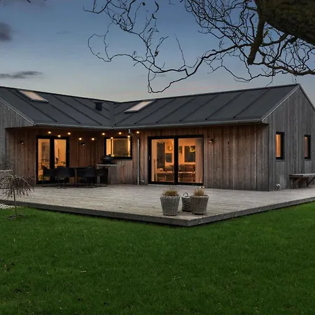 Scenic Summer House With Space For The Family Holiday home