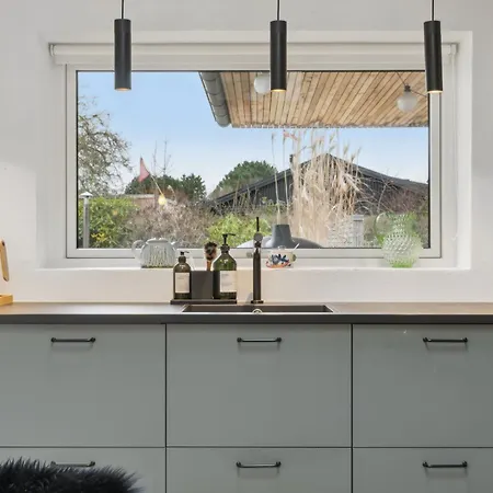 Scenic Summer House With Space For The Family Сasa de vacaciones