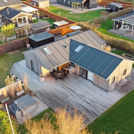 Feriehus Scenic Summer House With Space For The Family *