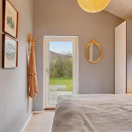 Scenic Summer House With Space For The Family Hébergement de vacances *
