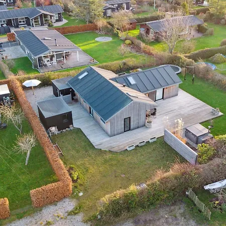 Scenic Summer House With Space For The Family